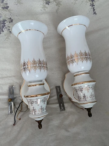 Vintage Pair Of Hollywood Regency Ceramic Porcelain Glass Gold & White Scones Cover