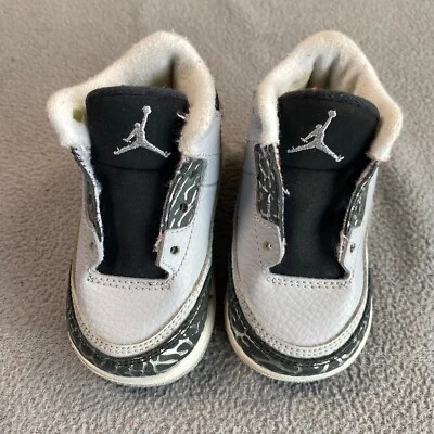 Nike Air Jordan 3 Retro BT 832033-004 Gris Lobo EE. UU. Niño Pequeño Talla 4C Foto 1 de 4