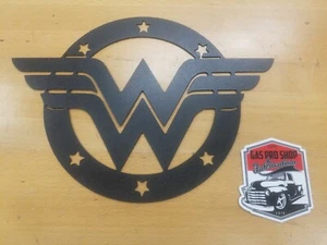 Wonder Woman Logo Metall Wandbild Plasmaschnitt Wohndeko Geschenkidee - Bild 1 von 1