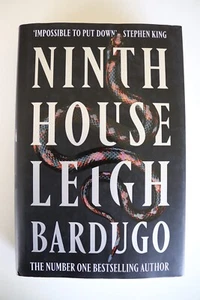 Neuntes Haus von Leigh Bardugo, UK Hardcover mit oranger Schlange, Top Zustand - Bild 1 von 8