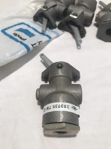 BENDIX 283935 TW3 Control Valve Air Brake Valve 2-Position Type Flipper Style - Picture 1 of 5