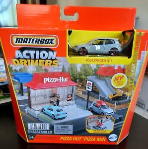 Matchbox Action Drivers PIZZA HUT 2022 Pizza Run Volkswagen GTI Playset NEW
