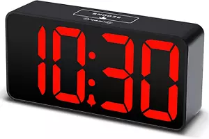 Reloj despertador digital compacto DreamSky con puerto USB para carga, 0-100% brillante - Imagen 1 de 12