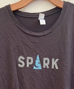 Camiseta Walt Disney Animation Studios Employee SPARK IDEAS JUGAR INNOVAR TALLA XL - Imagen 1 de 5
