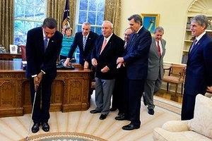 Arnold Palmer Nello Studio Ovale Presidente Barack Obama Fotografia Golf 18x12 - Foto 1 di 1