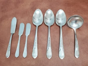 Wm Rogers Mfg Co Priscilla / Lady Ann Silverplate Set servizio hostess 7 pezzi - Foto 1 di 9