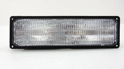 Turn Signal / Parking Light Assembly Front Right Fits Chevrolet K1500 Pickup - Image 1 of 4