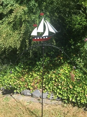 Windspiel Wippe * Segelboot rot* ArtFerro Handarbeit Metall Gartenstecker Schiff - Bild 1 von 4