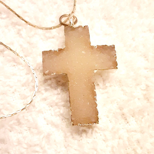 OFF WHITE Ciondolo croce geode quarzo agata cristallo bianco sporco colore argento catena 17"