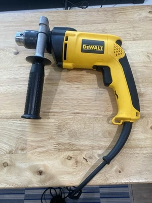 Taladro percutor reversible con cable DEWALT DW511 1/2 pulgadas 7,8 amperios Foto 1 de 4