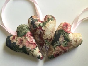 Lavender Sachet Set of 3 floral hearts Wardrobe Drawer Clothes Handmade New - Picture 1 of 4