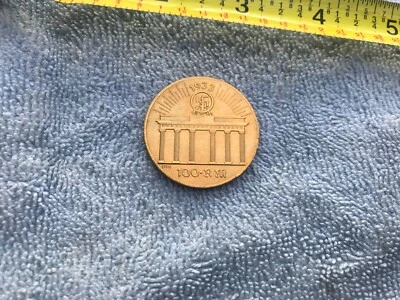 Moneda conmemorativa del Führer alemán 1933 chapada en oro 100 Reichsmark Segunda Guerra Mundial Foto 1 de 3