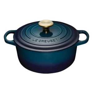 Hierro fundido Le Creuset Signature 3,5 qt. Horno holandés, agave (perilla dorada) - nuevo - Imagen 1 de 7