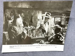 1984 Hoyt Axton John Louie in the Gremlins Press Photo Still | B&W 7.5x9.25" - Picture 1 of 3