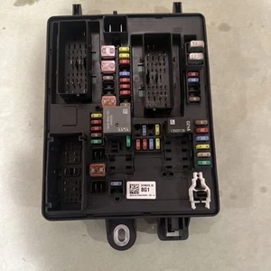 2013-2016 Cadillac SRX Fuse Box 23189315 Oem - Picture 1 of 3