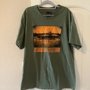 Bruce Springsteen & The E Street Band Tour 2023 Concert Tee Shirt SZ XL Green - Picture 1 of 4