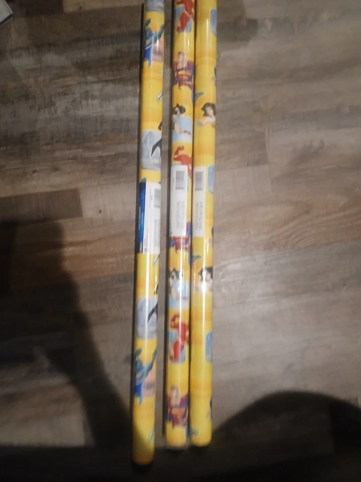 3 Justice League 15 SQ FT. Each Wrapping paper - Image 1 of 4