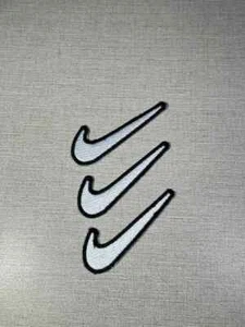 5 Piezas NK Swoosh Logo Bordado Hierro en Parche Negro Envío Gratis - Imagen 1 de 1