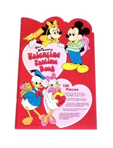 Libro de colección Disney San Valentín Funtime 136 piezas retrato de Mickey, cartas, juegos, rompecabezas - Imagen 1 de 6