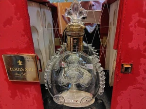 Empty Remy Martin Louis XIII Baccarat Crystal Bottle With Mirror Display Box - Picture 1 of 9