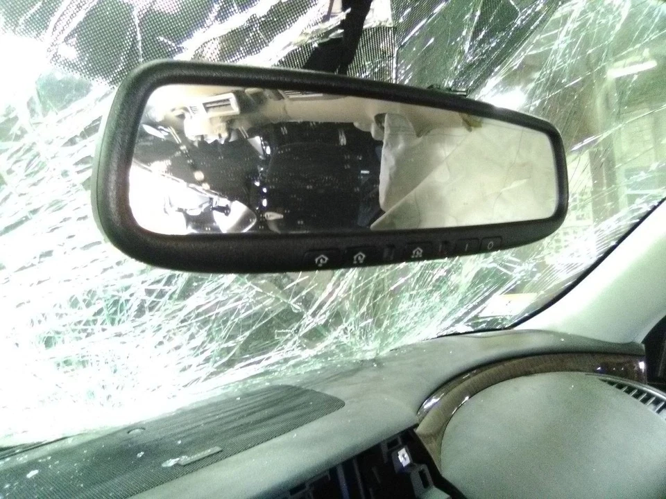 Espejo retrovisor Nissan Armada 2018 con atenuación automática  Foto 1 de 4