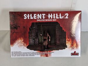 Silent Hill 2 5 Points Deluxe Figuren Set 9 cm  MEZCO F1