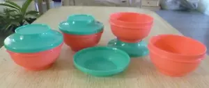 New Tupperware Oriental Pedestal Bowls 6 oz Peach Color w/ Mint Lids - Picture 1 of 2