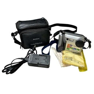 Sony Compact Digital Camera MVC-FD75 0.35MP Strap Battery Charger Bag Manual - Image 1 of 4