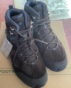 Hiking Boots Mens German Design Jack Wolfskin NEW Size 10 with box Waterproof. - Picture 1 of 4