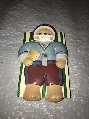 Kidsline Club EE. UU. PLACA DE INTERRUPTOR DE LUZ ÚNICA Fútbol Oso de peluche 1998 Foto 1 de 4