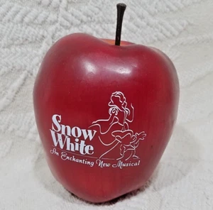 DISNEYLAND "SNOW WHITE: AN ENCHANTING NEW MUSICAL" HUNTSMAN'S APPLE PROMO INVITE - Picture 1 of 11