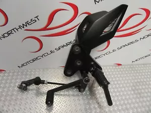 SUZUKI GSXS750 2017 FUSSRASTENAUFHÄNGER VORNE LINKS MIT SCHALTHEBEL BK413 - Bild 1 von 3