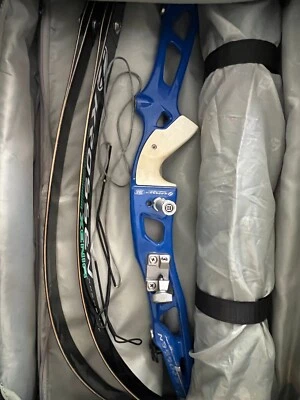 Arco Krossen - Elevador azul y extremidades negras incluye mira y estabilizador con mochila Foto 1 de 4