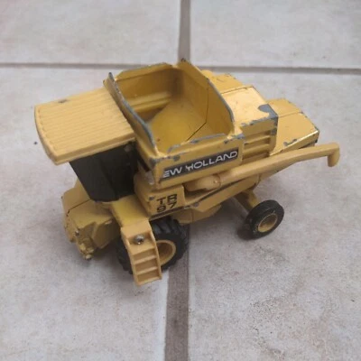 Ertl New Holland TR97 Twin Rotor Combine DieCast No Heads Farm Yellow Tractor - Image 1 of 4