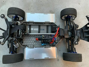 TRAXXAS ALUMINIUM BATTERIETRÄGER FÜR SLASH 4X4 LCG RALLY Ford ST FAHRWERK - Bild 1 von 6