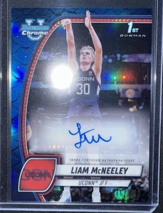 2024/25 Bowman Chrome U 1st Liam McNeeley Blue Reptilian SP RC Auto /150 Hornets - Bild 1 von 3