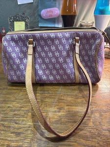 Vintage Dooney & Bourke Signature Barrel Bag in Pink mit Logo - Bild 1 von 18