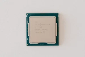 Intel Core i9-9900K 3,60 GHz 8 cœurs SRG19 16 threads LGA 1151 - Photo 1/2