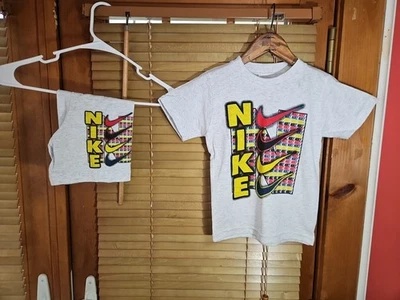 Винтажный 90-х Nike Kids 2 ПК комплект наряд футболка шорты блошиный рынок средний Бесплатная доставка - Изображение 1 из 4