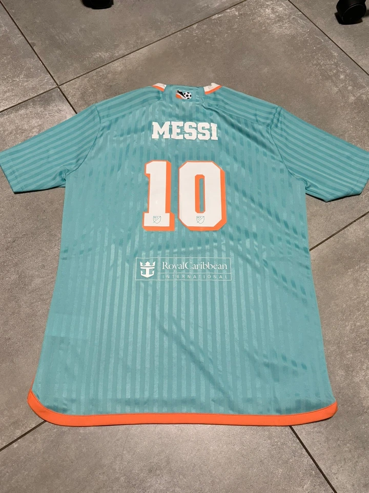 adidas Inter Miami 2024 Messi Jersey size MED Regular fit. 130