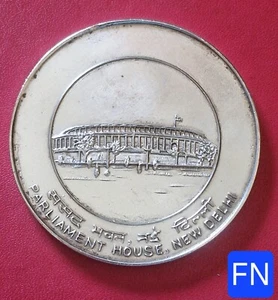 Inde - New Delhi - Belle Médaille Bronze Argenté 64 mm 76 g - Parlement House - Picture 1 of 2