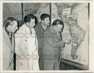 1945 Argentine Men Plot Course Drive to NYC to Honor Pres Roosevelt Press Photo - Picture 1 of 2