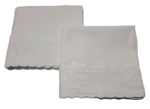 Set of 2- 100% Cotton White Vintage Look Eyelet Lace Trim 20 X 35 Queen - Picture 1 of 4