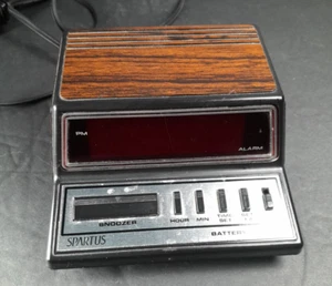 Vintage Spartus LED Alarm Clock Model 1104 Classic Woodgrain & Metal - Picture 1 of 8