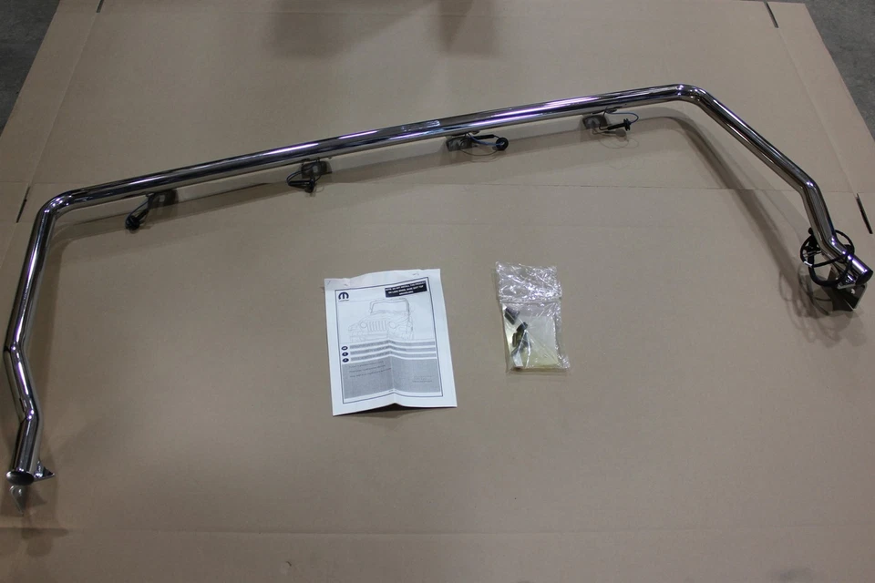 01-06 Jeep Wrangler Barra de luz Barra de techo Marco de parabrisas 82207176AB Fabricante de equipos originales Foto 1 de 4