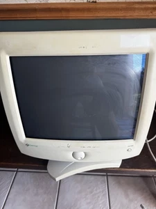 Gateway EV700 17" CrystalScan CRT Computer Monit1280 x 1024 @ 60Hz Retro Gaming - Picture 1 of 5