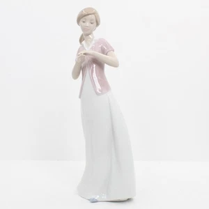 Lladro Nao - Present Of Love 9" Ceramic Spanish Lady Handmade 2007 - Picture 1 of 15