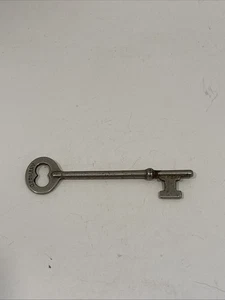 Chiave scheletro vintage 3" metallo tono argento marcata GERMANIA da collezione - Foto 1 di 8