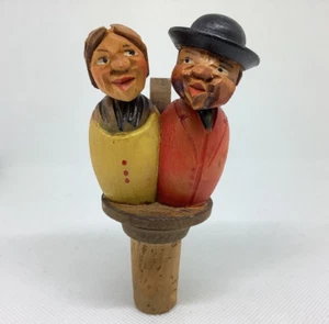 Vtg ANRI Italy Carved WOOD Wine BOTTLE Cork STOPPER Mechanical Kissing Couple ** - Imagen 1 de 10