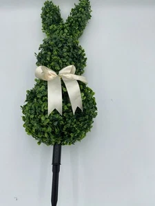 Rabbit topiary tree - Picture 1 of 3